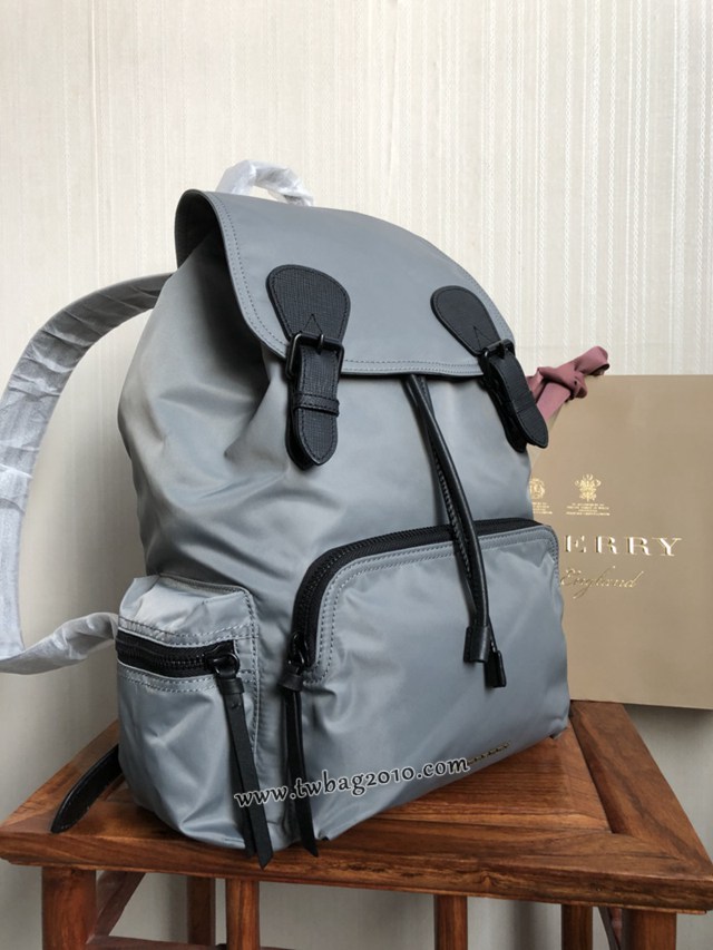 Burberry專門店新款大號The Rucksack軍旅背包 巴寶莉男士雙肩背包大書包 yxb1144